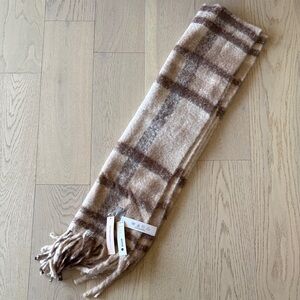 NWT Bloomingdale’s exclusive Aqua Soft Checkered Scarf in Brown and Cream